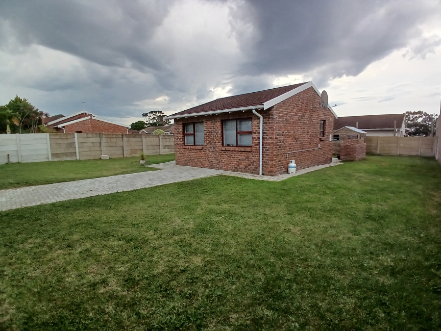 To Let 2 Bedroom Property for Rent in Greenshields Park Eastern Cape
